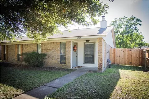 1924 Holleman Dr W, College Station, TX 77840