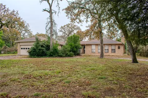 19 Lakefront Dr, Hilltop Lakes, TX 77871