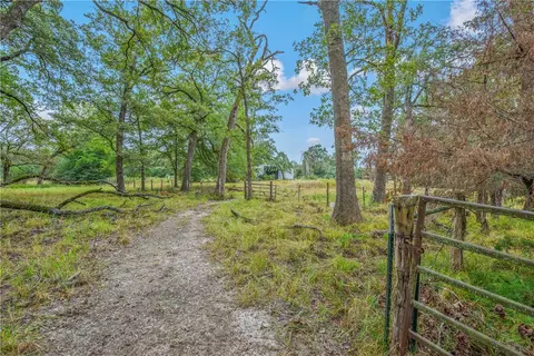8688 Treebrook Ln, Bryan, TX 77808