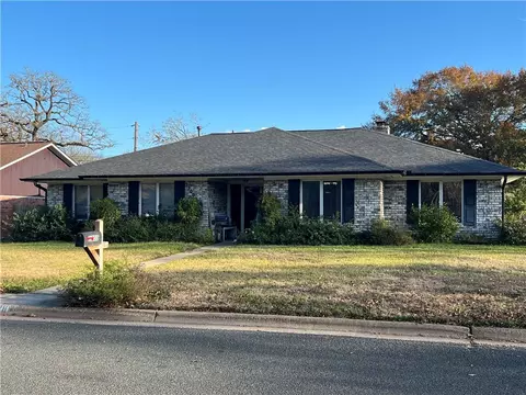 2700 Red Hill Dr, College Station, TX 77845