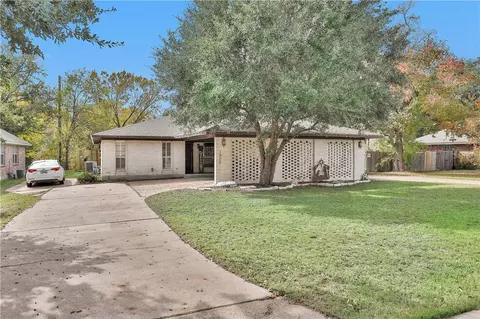 1906 Sharon Dr, Bryan, TX 77802 photo 2