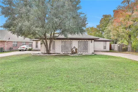 1906 Sharon Dr, Bryan, TX 77802