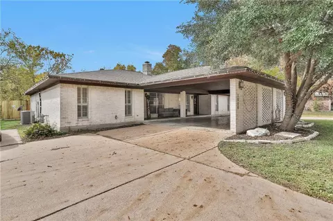 1906 Sharon Dr, Bryan, TX 77802 photo 3