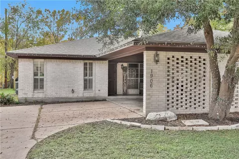 1906 Sharon Dr, Bryan, TX 77802 photo 4
