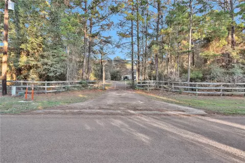 16079 Post Oak Rd, Plantersville, TX 77363