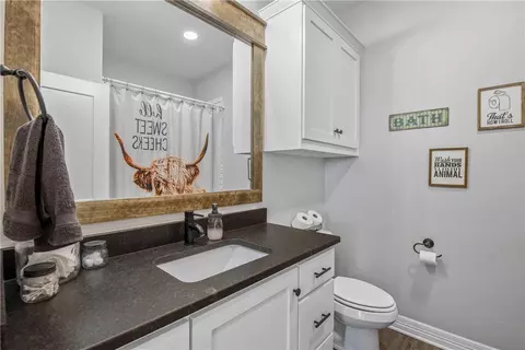 Bath - 5008 Greyrock Dr, Bryan, TX 77802 photo 1 of 3