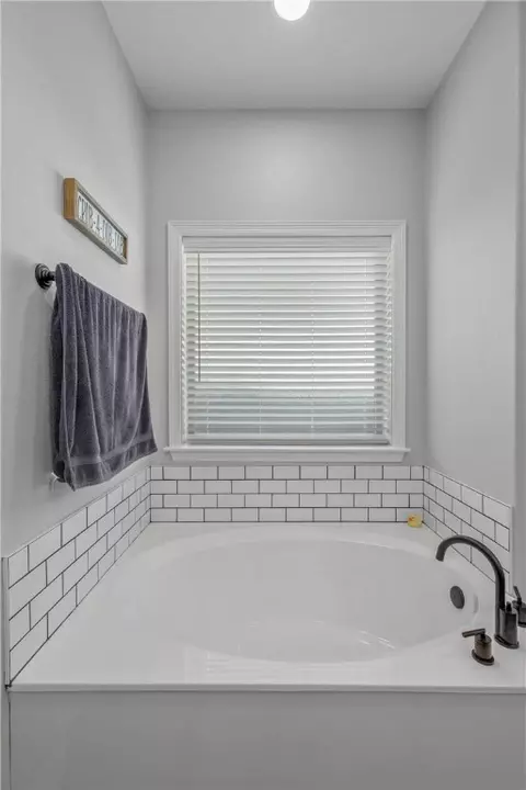 Bath - 5008 Greyrock Dr, Bryan, TX 77802 photo 3 of 3