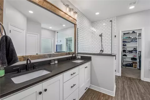 Bath - 5008 Greyrock Dr, Bryan, TX 77802 photo 2 of 3