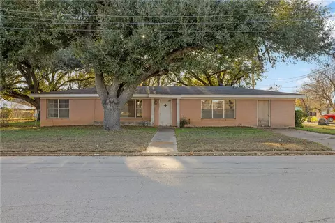 1002 S San Jose St, Hearne, TX 77859