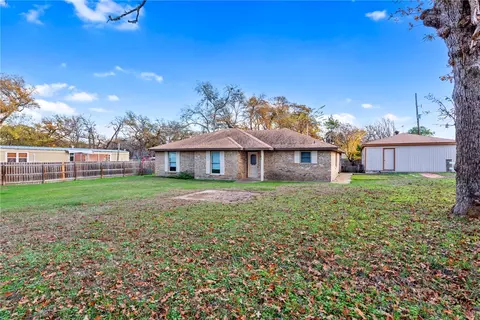 853 7th St, Somerville, TX 77879