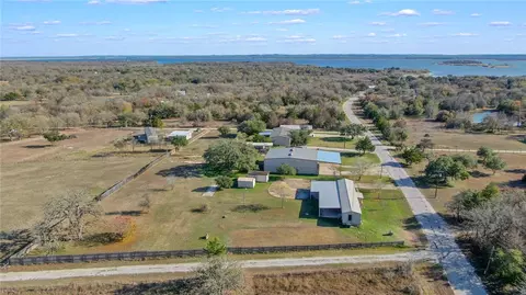 1901 Lakeview Dr, Somerville, TX 77879