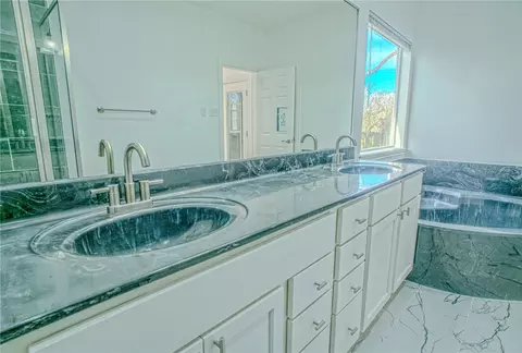 Bath - 2802 Brandywine Cir, Bryan, TX 77807 photo 2 of 6