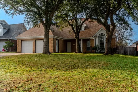Exterior - 2802 Brandywine Cir, Bryan, TX 77807 photo 2 of 10