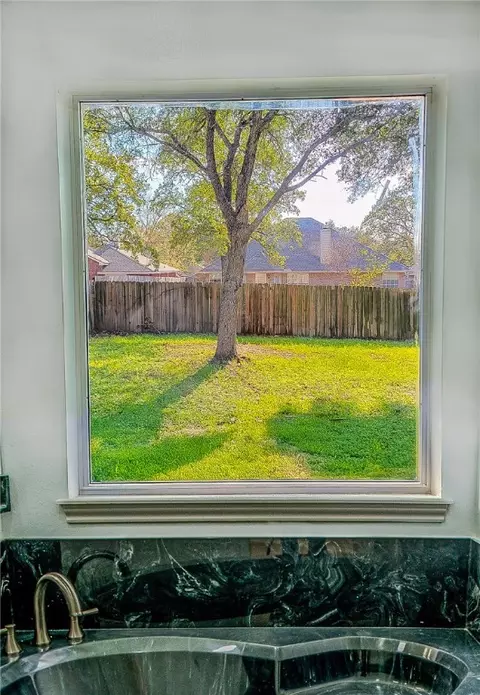 Bath - 2802 Brandywine Cir, Bryan, TX 77807 photo 1 of 6