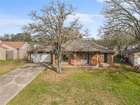 2122 Pantera Dr, Bryan, TX 77807