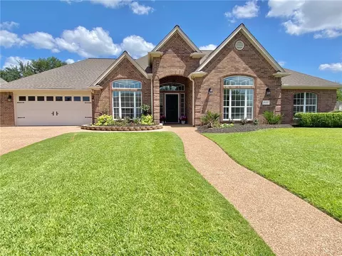 2100 Walnut Grove Ct, College Station, TX 77845