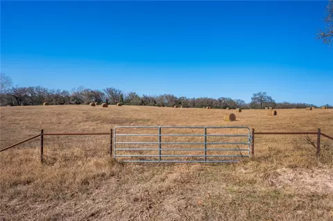 8590 Pin Oak Rd, Franklin, TX 77856