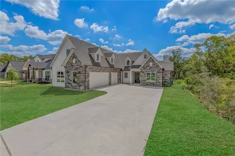 1957 Arcadia Bluffs Dr, College Station, TX 77845