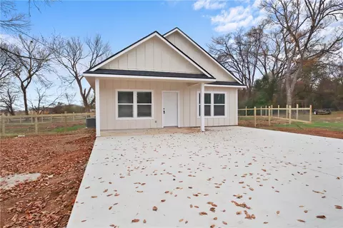 802 Sunshine St, Hearne, TX 77859