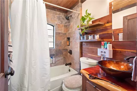 Bath - 9010 Oakridge Dr, Bryan, TX 77808 photo 1 of 3
