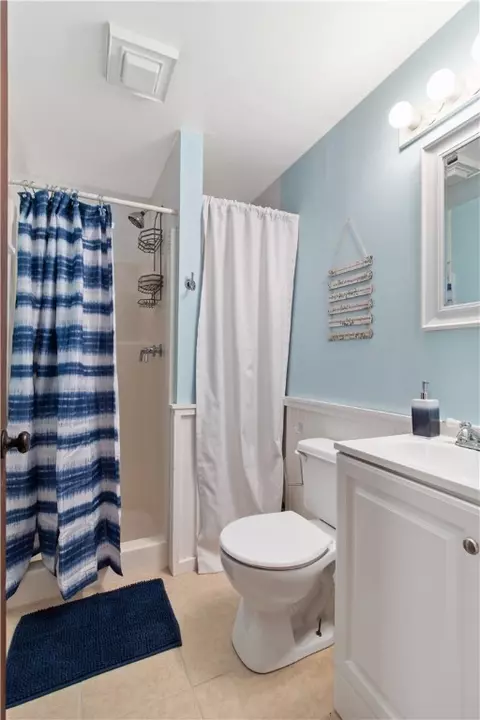 Bath - 9010 Oakridge Dr, Bryan, TX 77808 photo 3 of 3