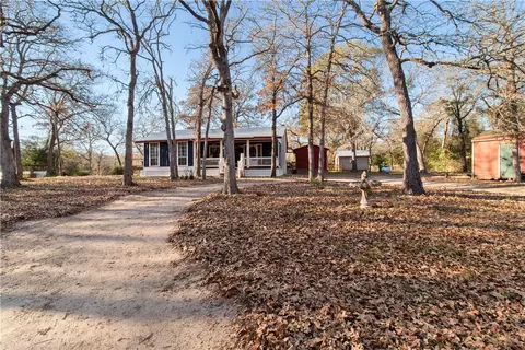 9010 Oakridge Dr, Bryan, TX 77808