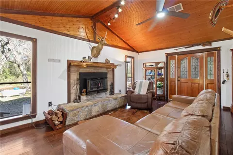 Living - 9010 Oakridge Dr, Bryan, TX 77808 photo 3 of 6