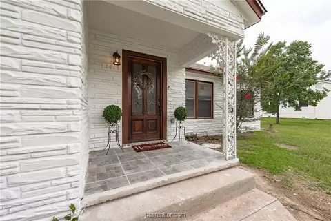 1411 Hoppess St, Bryan, TX 77802