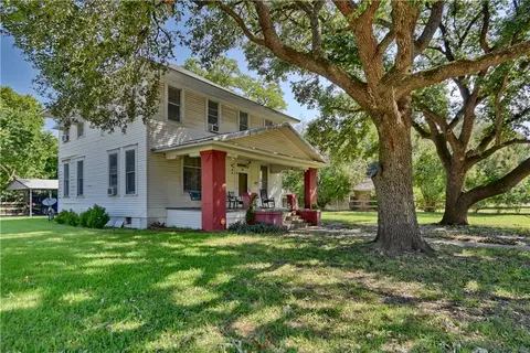 803 Holland St, Navasota, TX 77868