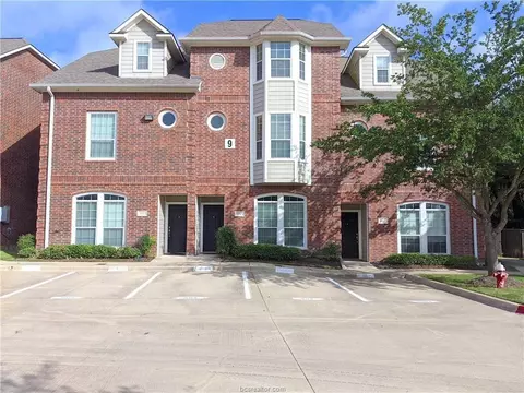 305 Holleman 902, College Station, TX 77840