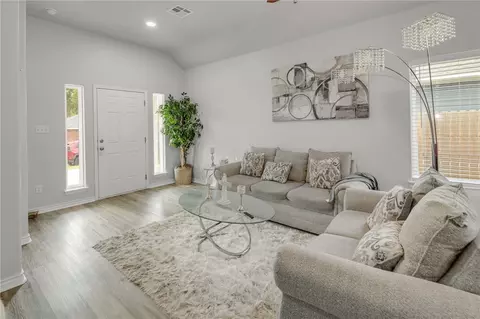 1015 Henderson St, Bryan, TX 77803 photo 4