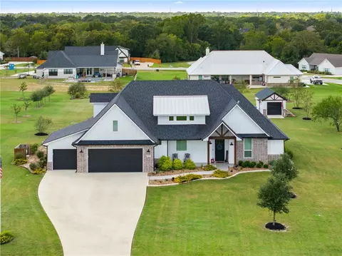 7822 Lakecrest Ct, Bryan, TX 77808