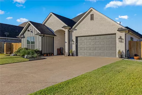 3023 Wolfpack Loop, Bryan, TX 77808 photo 2