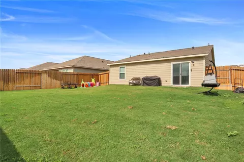Exterior - 5513 Fox Bluff Dr, Bryan, TX 77807 photo 3 of 4