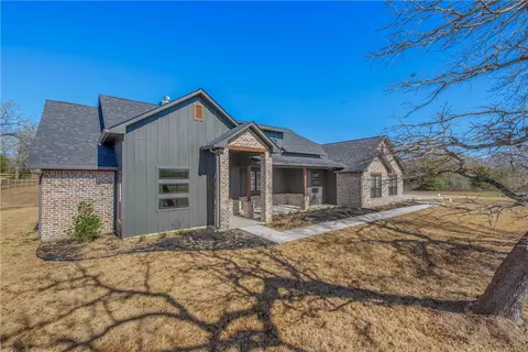 10414 Cornwall Ln, Iola, TX 77861