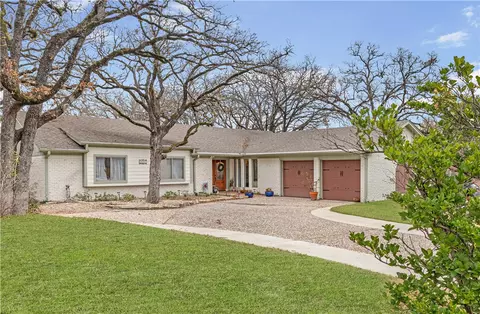 2407 Quail Hollow Dr, Bryan, TX 77802