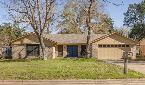 3508 Oak Valley Cir, Bryan, TX 77802