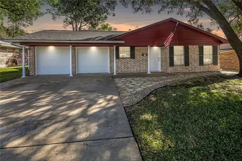 1319 Garden Ln, Bryan, TX 77802