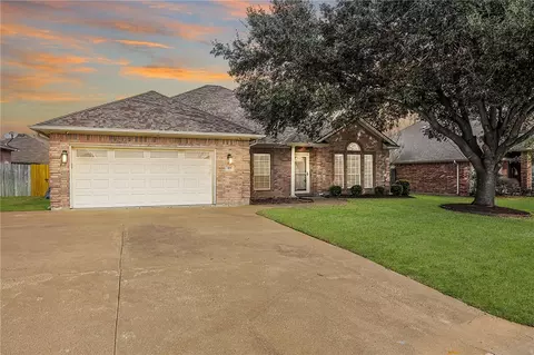 325 Bernburg Ln, College Station, TX 77845