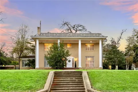 702 Market St S, Brenham, TX 77833