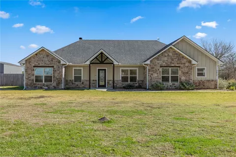 3615 Henderson Rd, Navasota, TX 77868