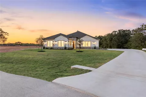 5600 Mill Water Ct, Bryan, TX 77808