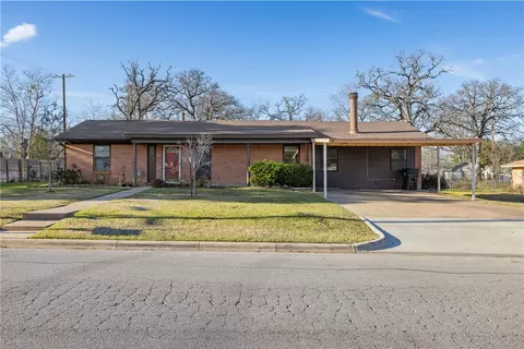 902 Mitchell St, Bryan, TX 77802 photo 2