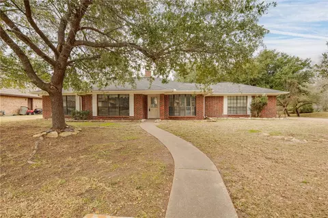 3811 Ravenwood Dr, Bryan, TX 77802
