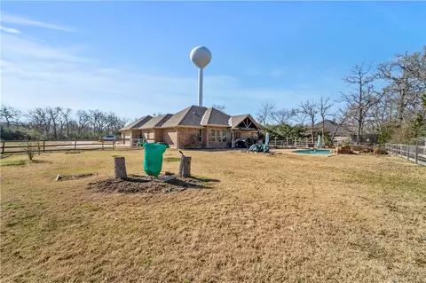 10489 Hampton Ct, Iola, TX 77861 photo 6