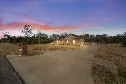10489 Hampton Ct, Iola, TX 77861 photo 2