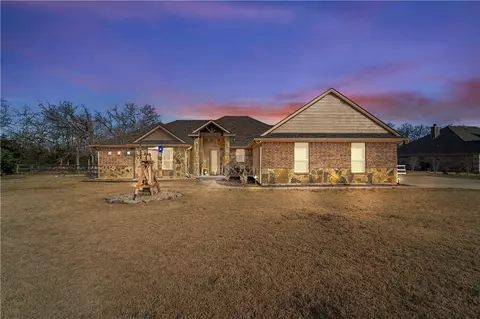 10489 Hampton Ct, Iola, TX 77861