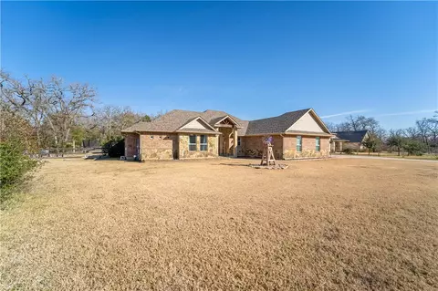 10489 Hampton Ct, Iola, TX 77861 photo 5