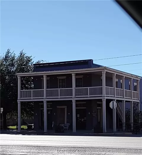 701 S Main St, Calvert, TX 77837