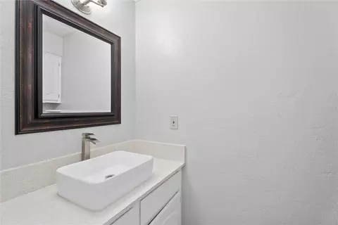 Bath - 2910 Broadmoor Dr, Bryan, TX 77802 photo 7 of 7